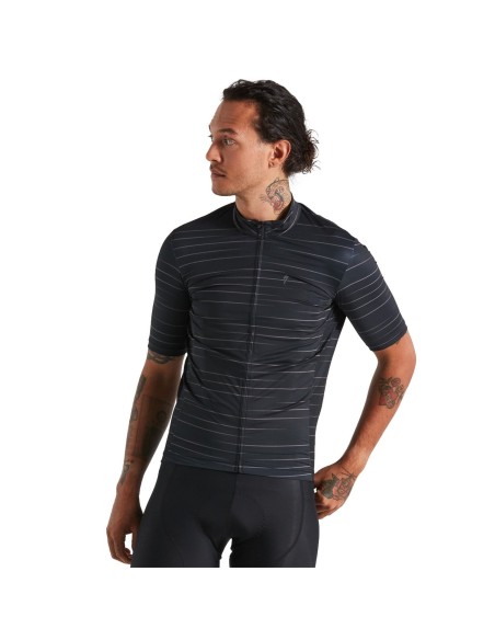 Descubre el Maillot de Mangas Cortas RBX Mirage Negro para Tu Aventura Deportiva