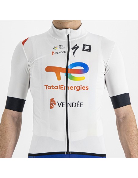Maillot TotalEnergies 2022: la prenda ideal para ciclistas en cualquier clima